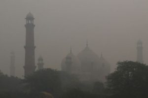 Read more about the article Intermittent drizzle reduced severity of smog in Lahore & other parts of Punjab