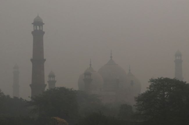 Read more about the article Intermittent drizzle reduced severity of smog in Lahore & other parts of Punjab