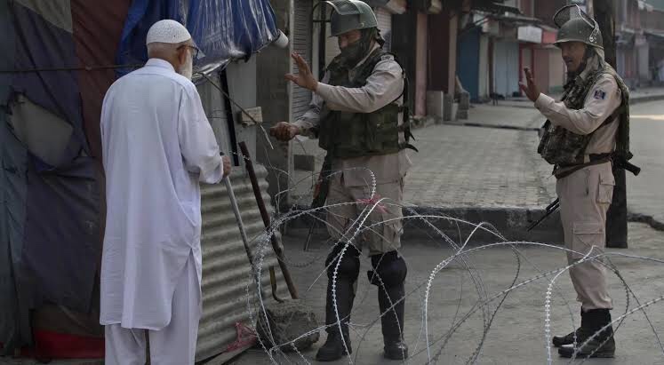 Read more about the article Siege curbing religious freedoms in Indian Occupied Kashmir: New York Times