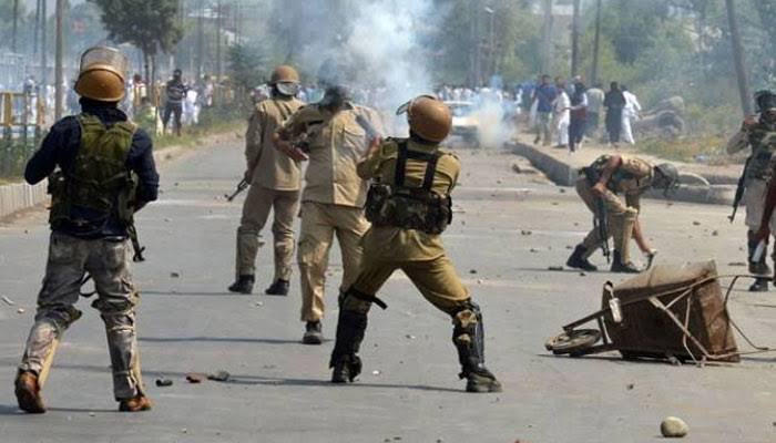 Read more about the article In another act of barbarism Indian forces arrest two youngsters in occupied Kashmir