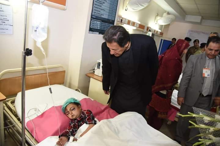 Read more about the article Prime Minister Imran Khan visits Azad Jammu & Kashmir to review the situation of Snow-hit areas