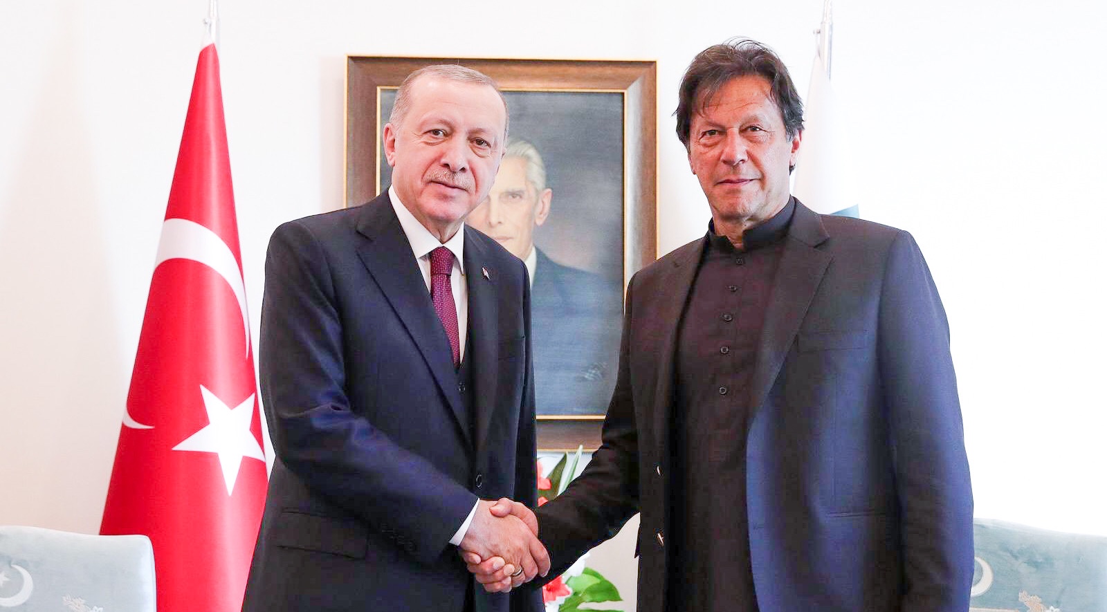Read more about the article Pakistan fully supports Turkey in fight against terrorism: PM Imran Khan
