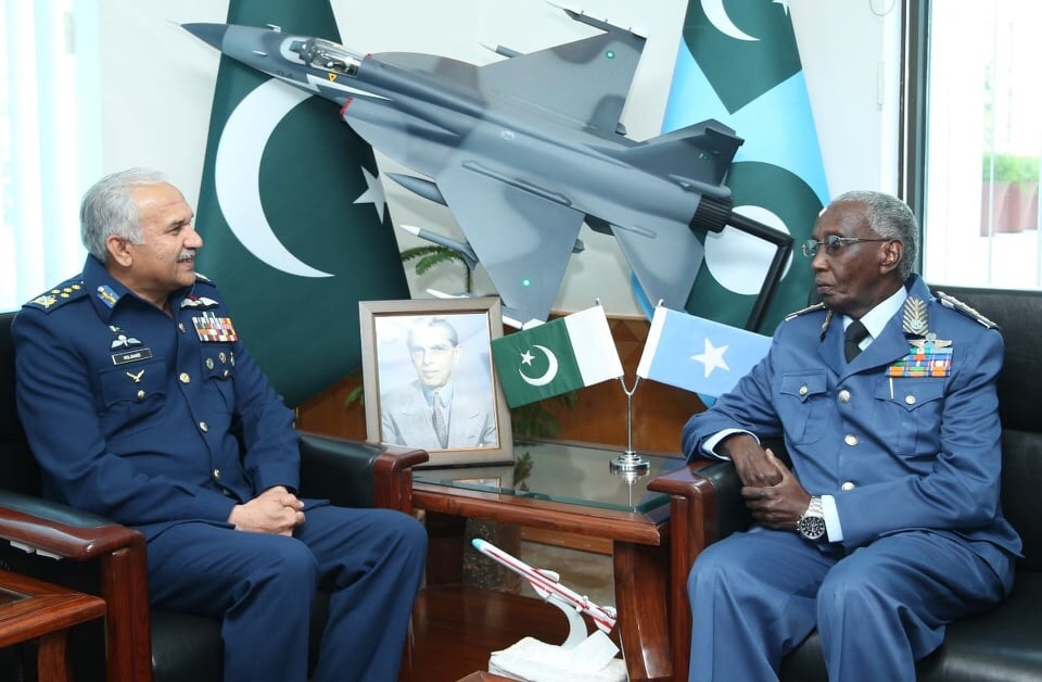 Read more about the article Somali Airforce Commander calls on PAF Chief Mujahid Anwar Khan