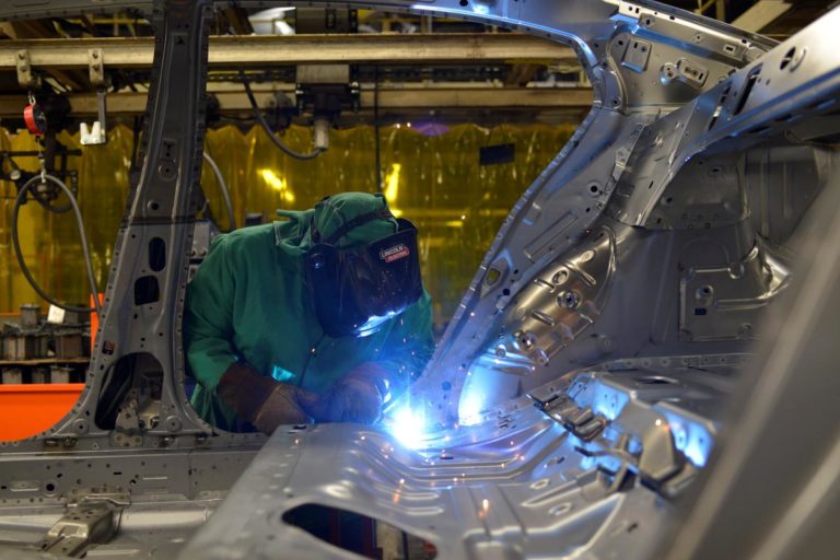US manufacturing output witness largest drop since 1946