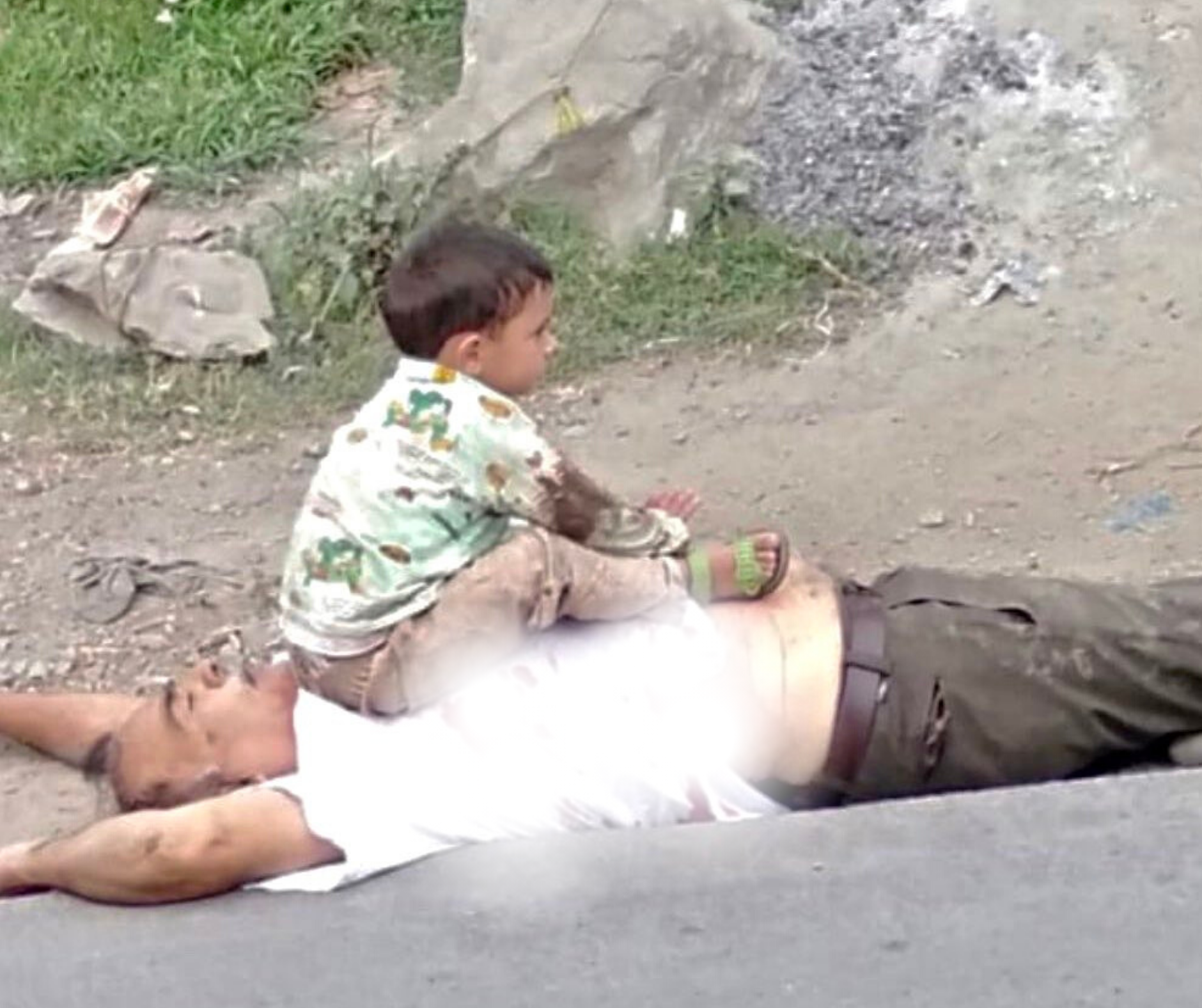 Read more about the article 3 years old crying over the body of grandfather killed by Indian troops in Occupied Kashmir