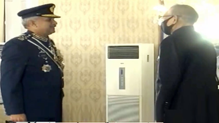 Read more about the article President Dr. Alvi confers the award of Nishan-e-Imtiaz on Chief of Air Staff Mujahid Anwar Khan