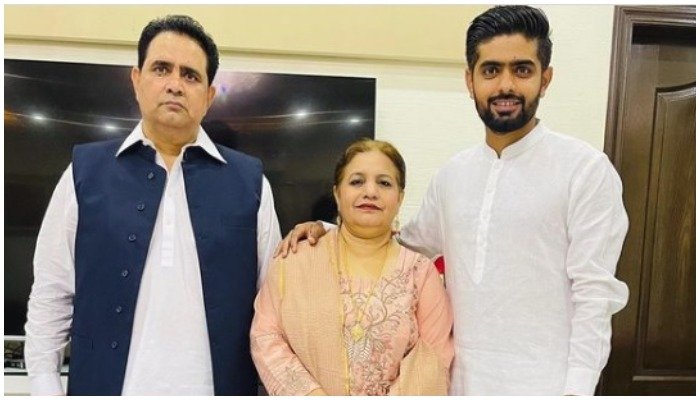 Read more about the article Babar’s mother was on ventilator during Pak-India T20 WC Match: Says father