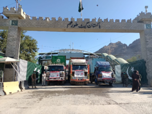 Read more about the article Pakistan hands over 28 tons of Humanitarian aid to Afghanistan