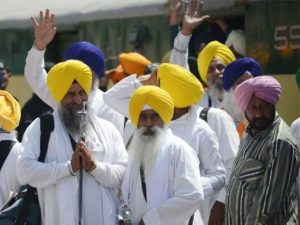 Read more about the article Pakistan issued visas to 3000 Sikh pilgrims on 552 birth anniversary of Baba Guru Nanak