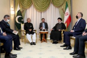 Read more about the article President Arif Alvi met Iranian counterpart on sidelines of ECO summit