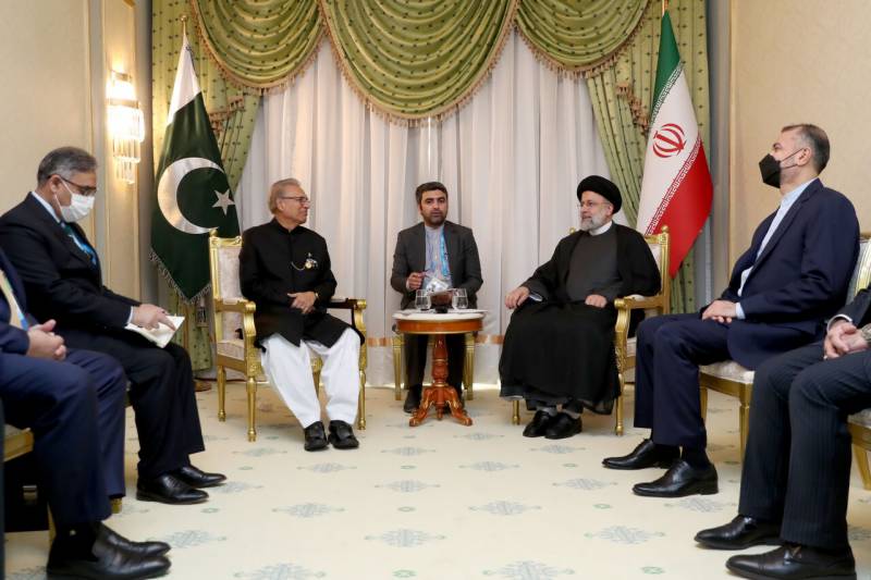 Read more about the article President Arif Alvi met Iranian counterpart on sidelines of ECO summit