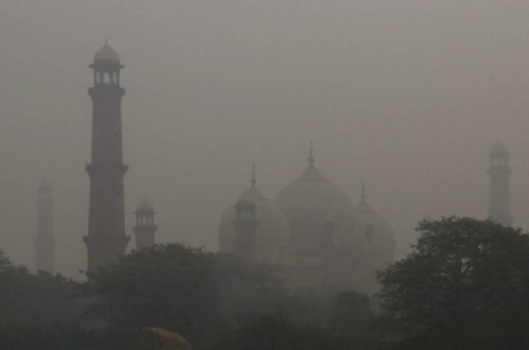 smog-density-level-in-lahore-hits-as-high-as-468-aqi-1572704884-3858