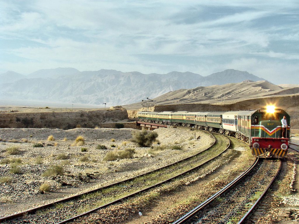 Read more about the article Quetta to Karachi Bolan Mail back to track after 2 years suspension