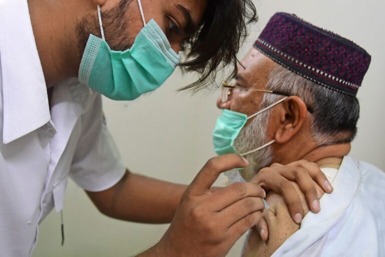 PAKISTAN-COVID-VACCINE