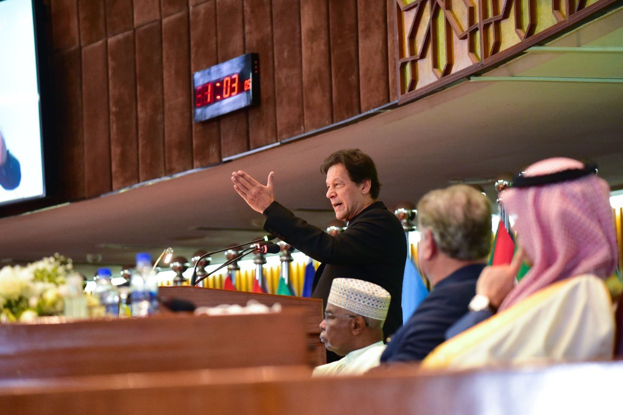 You are currently viewing PM Imran Khan emphasizes immediate actions to avoid chaos in Afghanistan