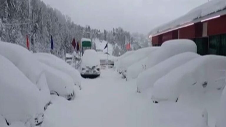 Murree snowfalling