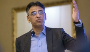 Read more about the article Milestone achieved as 100 mln Pakistanis got 1 dose of COVID vaccine: Asad Umar
